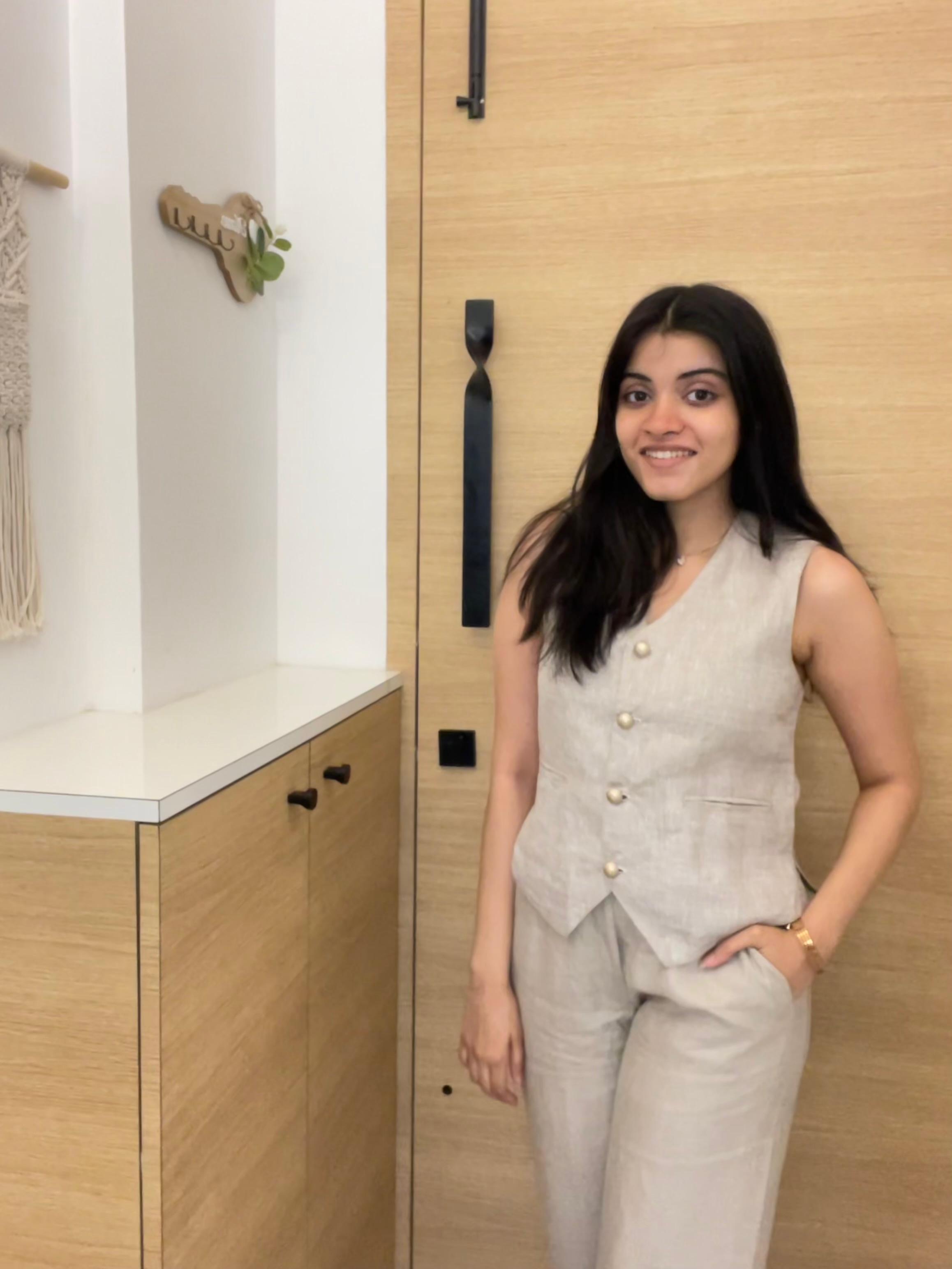 Pearl Button Pure Linen Waistcoat in Beige 